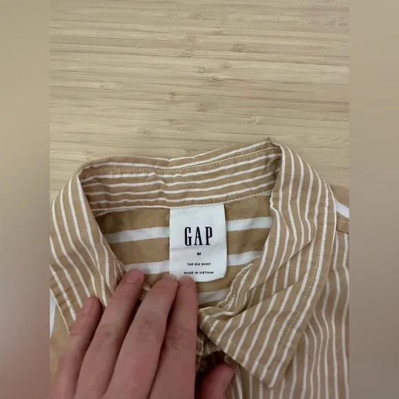NWOT Gap The Big Shirt in neutral stripes - Picture 4 of 4